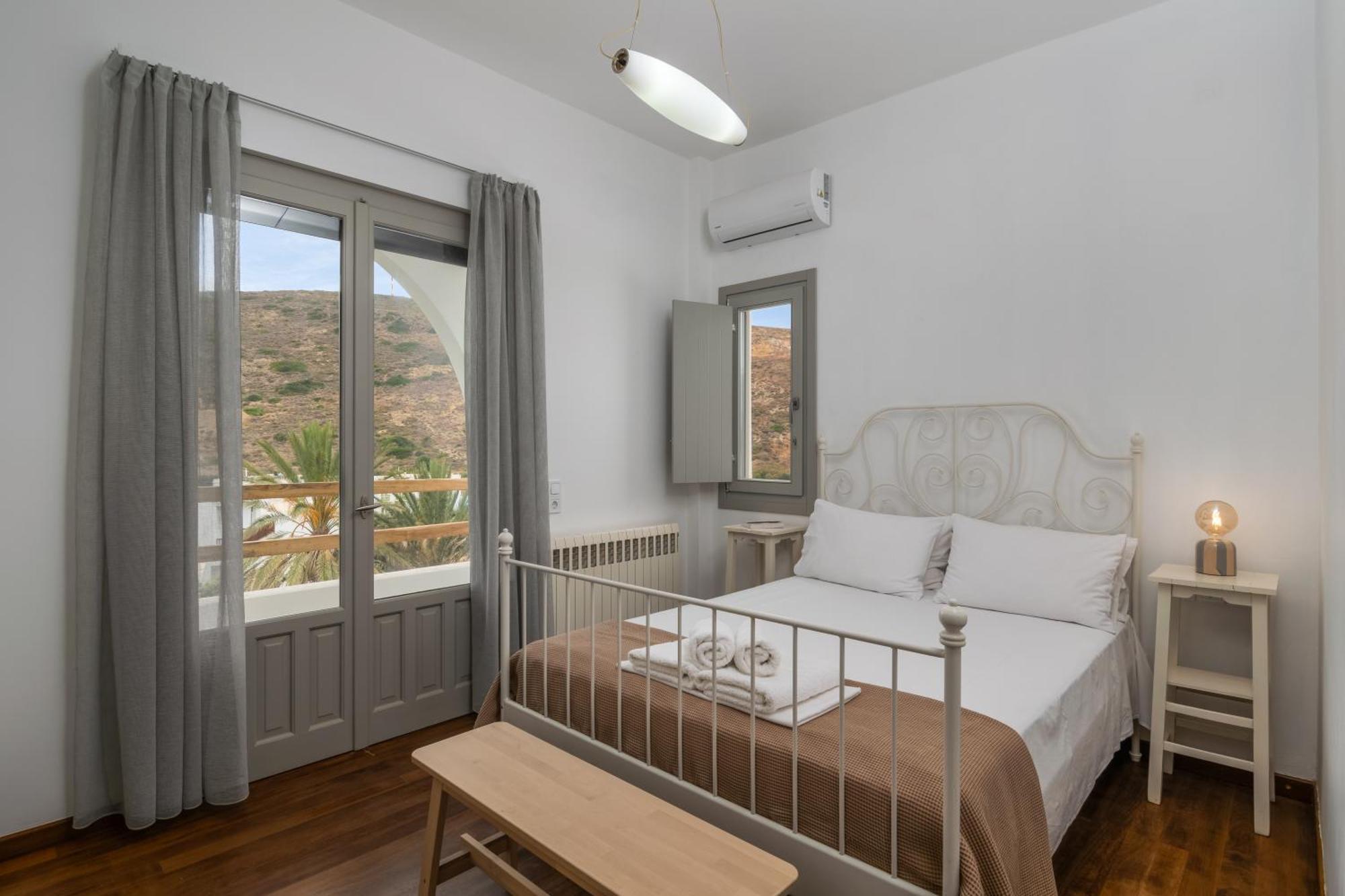 Areti'S Milos Guesthouses Adamantas  Dış mekan fotoğraf